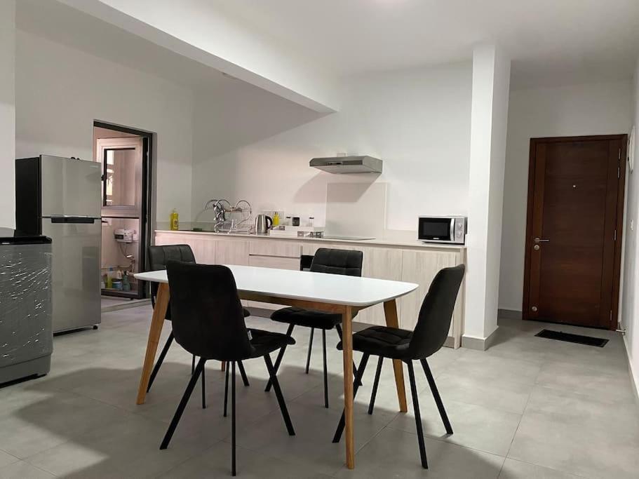 Modern Flat In Flic En Flac-Walk To The Beach Exterior foto